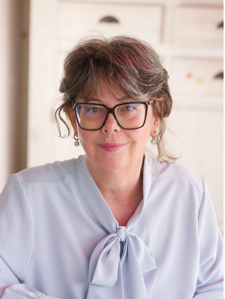 Ulla Keller - freie Trauerrednerin und Trost Sängerin